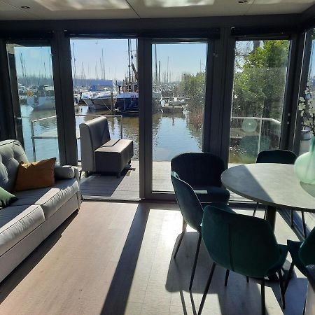 Отель Waterfront Houseboat Near The Centre Монникендам Экстерьер фото