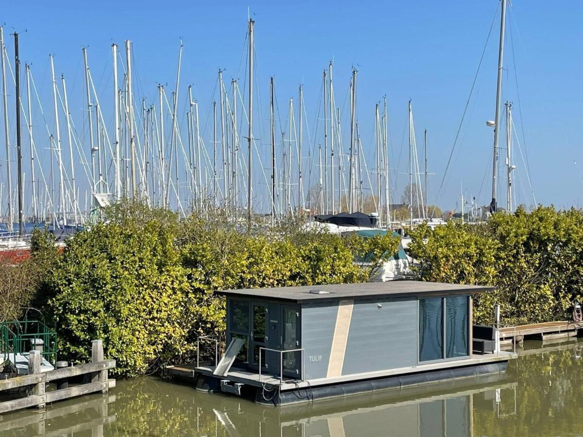 Отель Waterfront Houseboat Near The Centre Монникендам Экстерьер фото