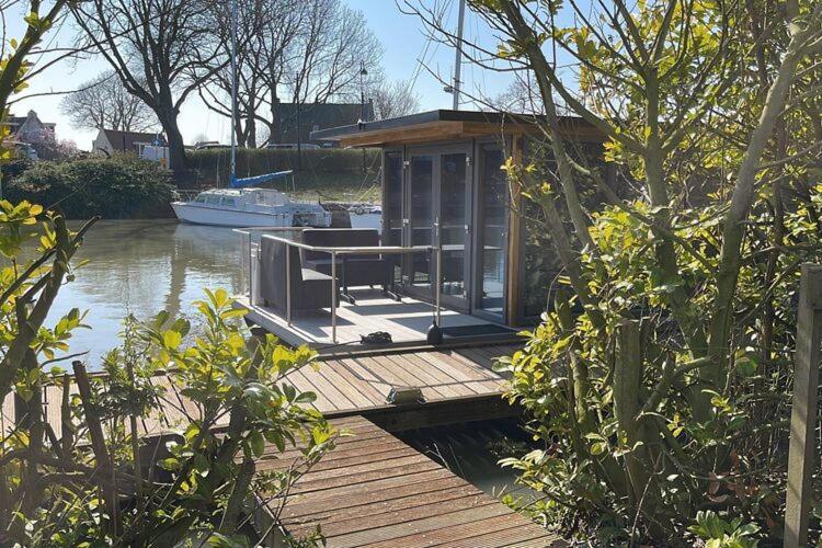 Отель Waterfront Houseboat Near The Centre Монникендам Экстерьер фото